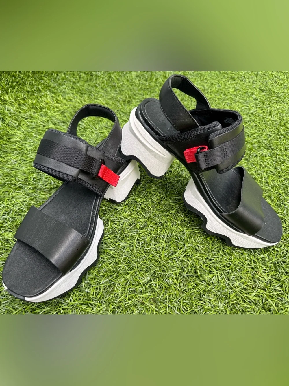 SOREL Kinetic Impact Y-Strap Sandals Womens 10.5 Black White Platform NWOB - Picture 1 of 13
